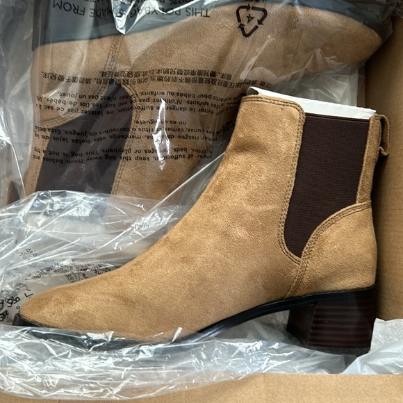 J. Crew Chelsea Tan Suede Ankle Boots Size 8 - Picture 8 of 10